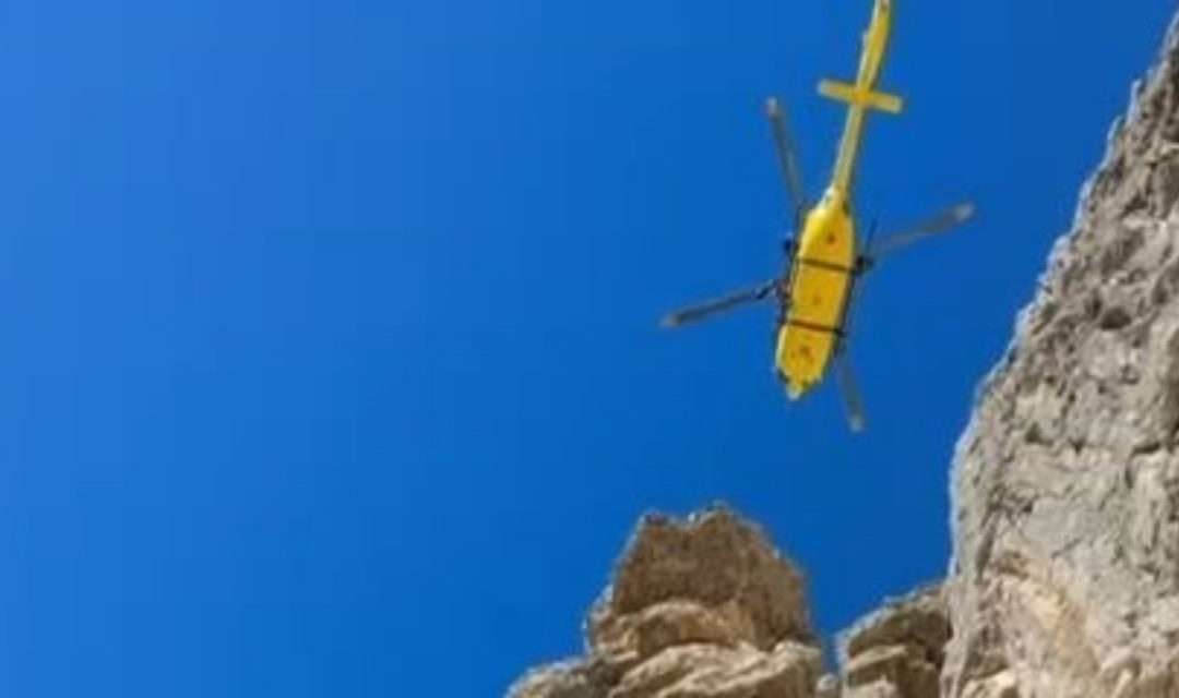 Pilota di parapendio precipita vicino al Rifugio Dolada, soccorso e trasportato all’ospedale di Belluno