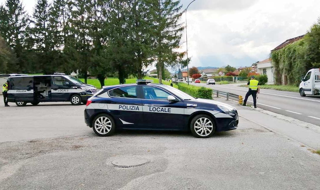 Sicurezza stradale, pugno duro contro il cellulare alla guida: 14 patenti ritirate a marzo