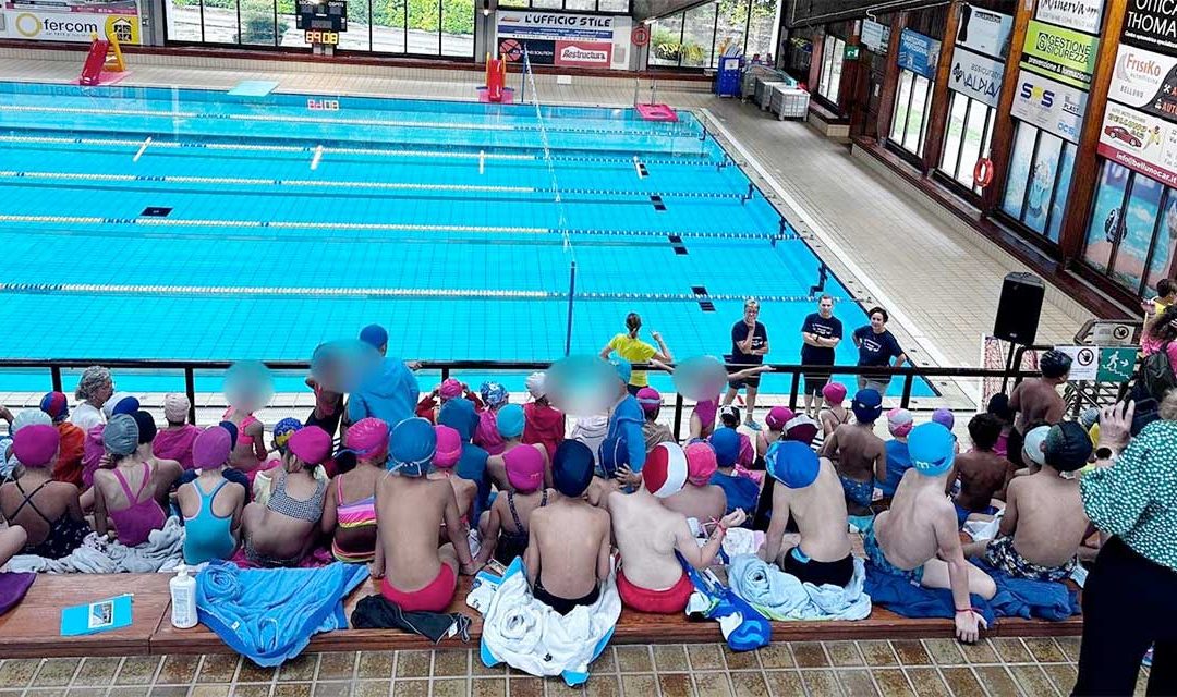 Sport in acqua 2025: oltre 350 bambini partecipano alla piscina di Lambioi