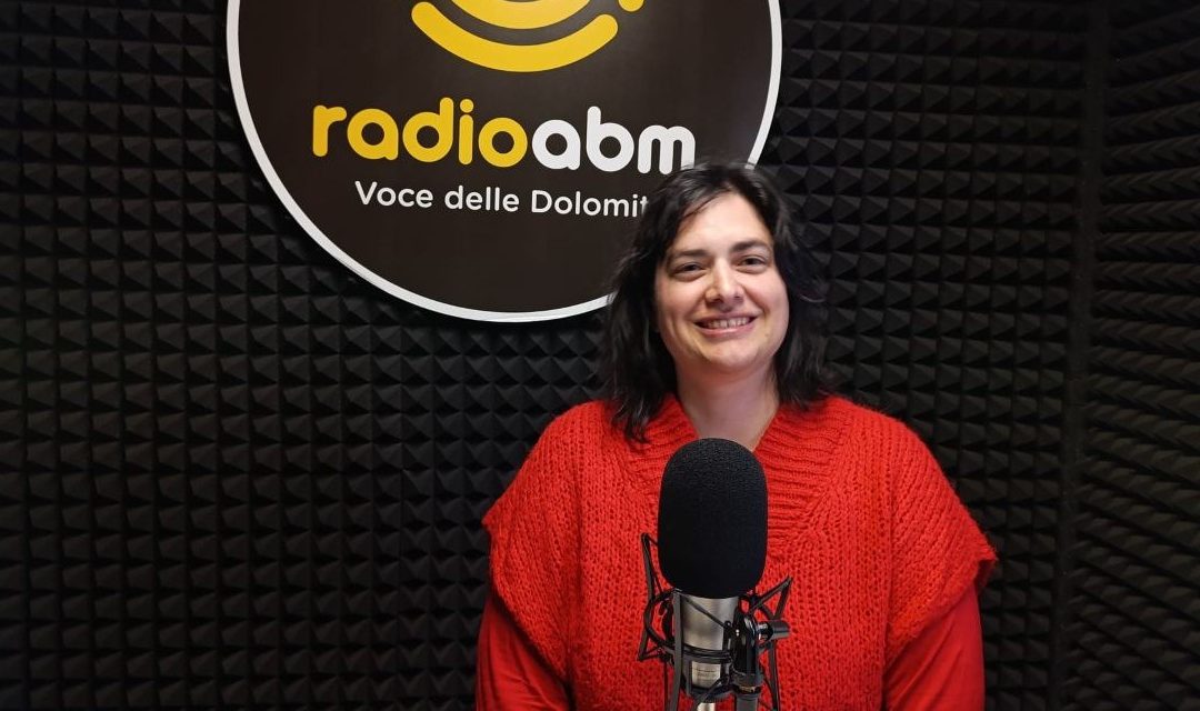 Anna Della Bruma a Radio ABM: “Parlare di salute mentale attraverso il teatro è un atto di comunità”. VIDEO INTERVISTA