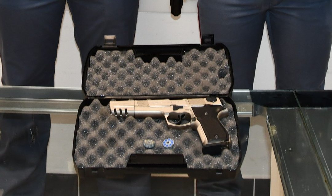 Auto colpite da colpi ad aria compressa a Belluno: denunciato un uomo