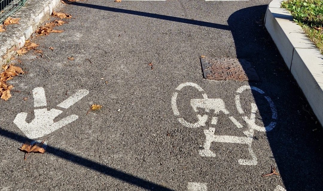 Belluno, via Tiziano Vecellio. FIAB critica l’ordinanza: «Si penalizza chi si muove a piedi e in bici»