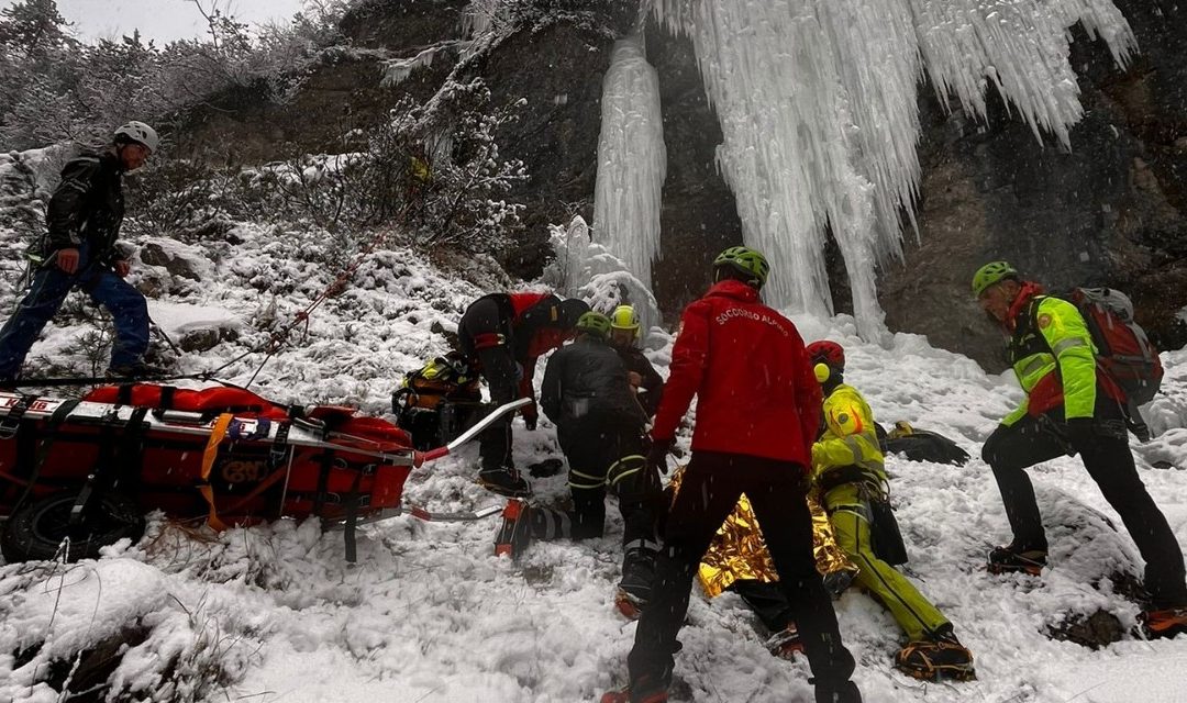 Grave incidente a Perarolo: iceclimber precipita da una cascata di ghiaccio