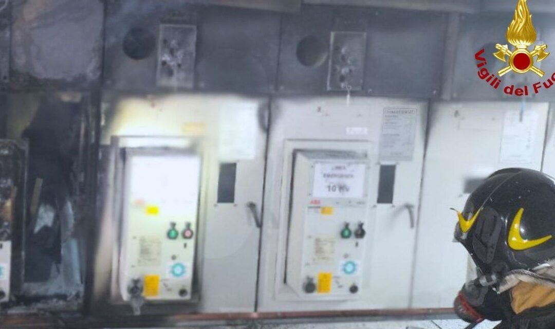 Feltre, incendio a un quadro elettrico in un’azienda: intervento dei vigili del fuoco
