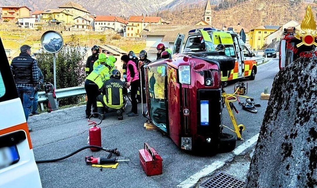 Chies d’Alpago, auto si ribalta a Lamosano: soccorse due persone
