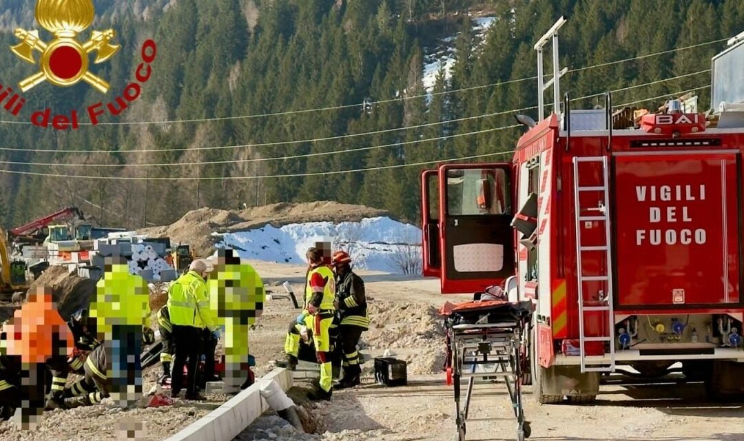 San Vito di Cadore, operaio cade in un cantiere sulla Statale 51: elitrasportato in ospedale