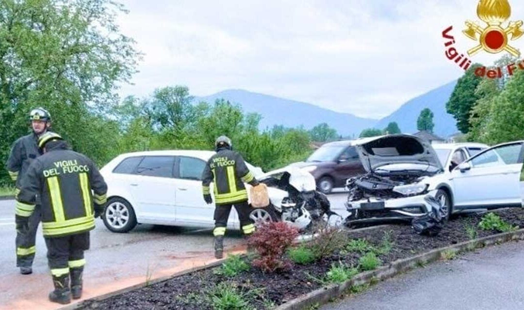 Scontro frontale a Feltre in via Culiada: un ferito nell’incidente all’alba