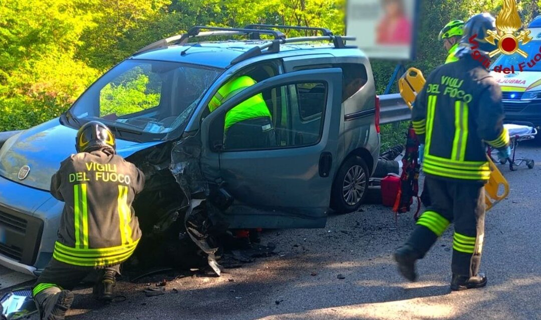Incidente a Longarone sulla SS 51: scontro tra due auto a Faè, cinque persone coinvolte