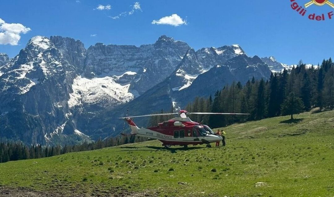Misurina, escursionisti in difficoltà a 2.300 metri: coppia recuperata dall’elicottero dei Vigili del Fuoco