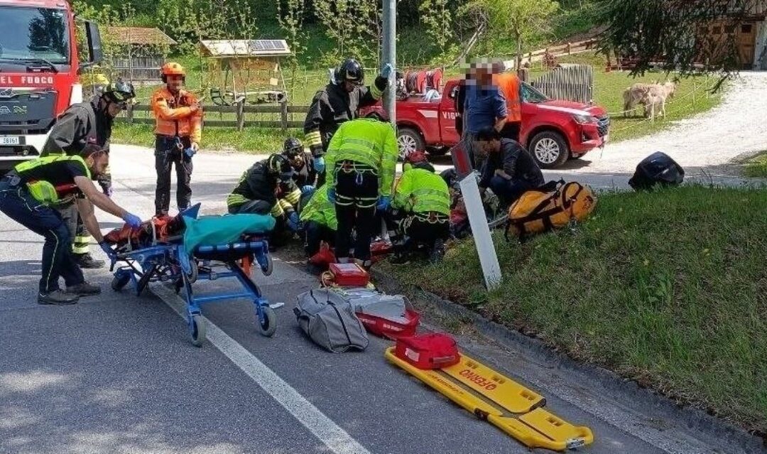 Auronzo, scontro tra auto e moto a Cima Gogna: ferito un motociclista sulla SS 51