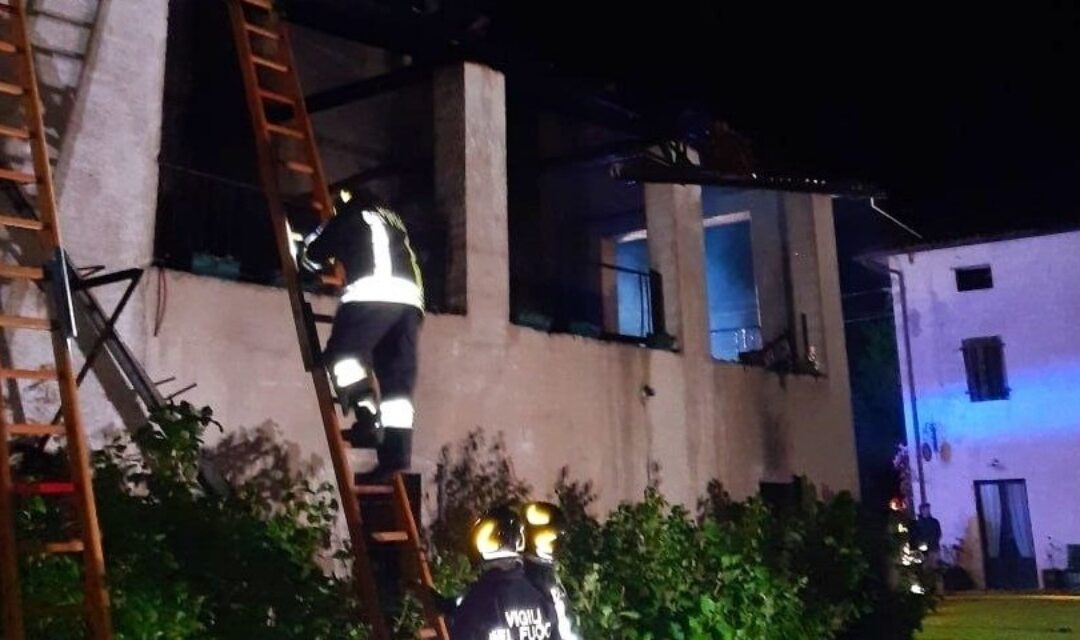 Feltre, incendio nella notte colpisce un agriturismo a Grum: l’intervento dei Vigili del Fuoco