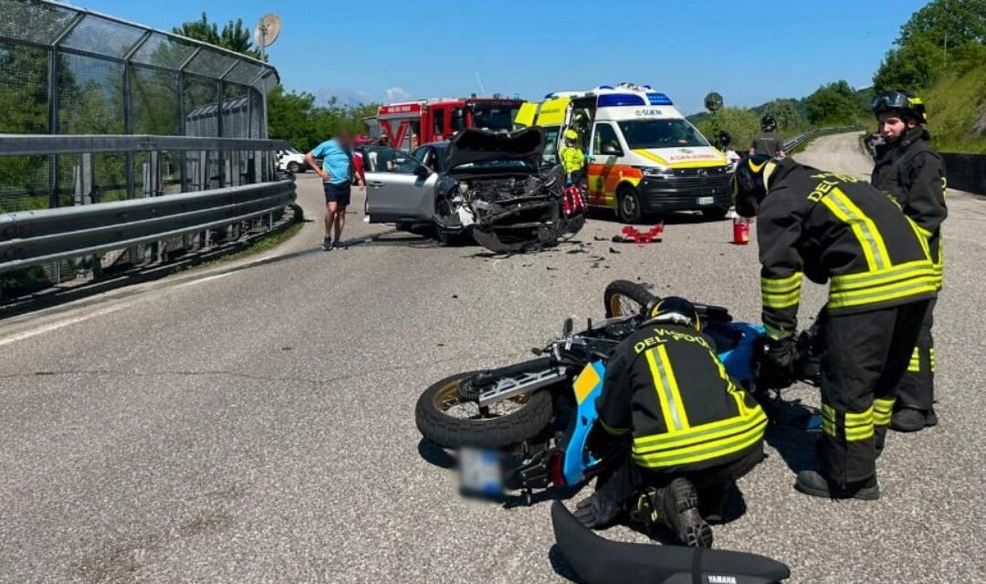 Incidente stradale a Feltre: scontro tra auto e moto in via Montegge, un ferito