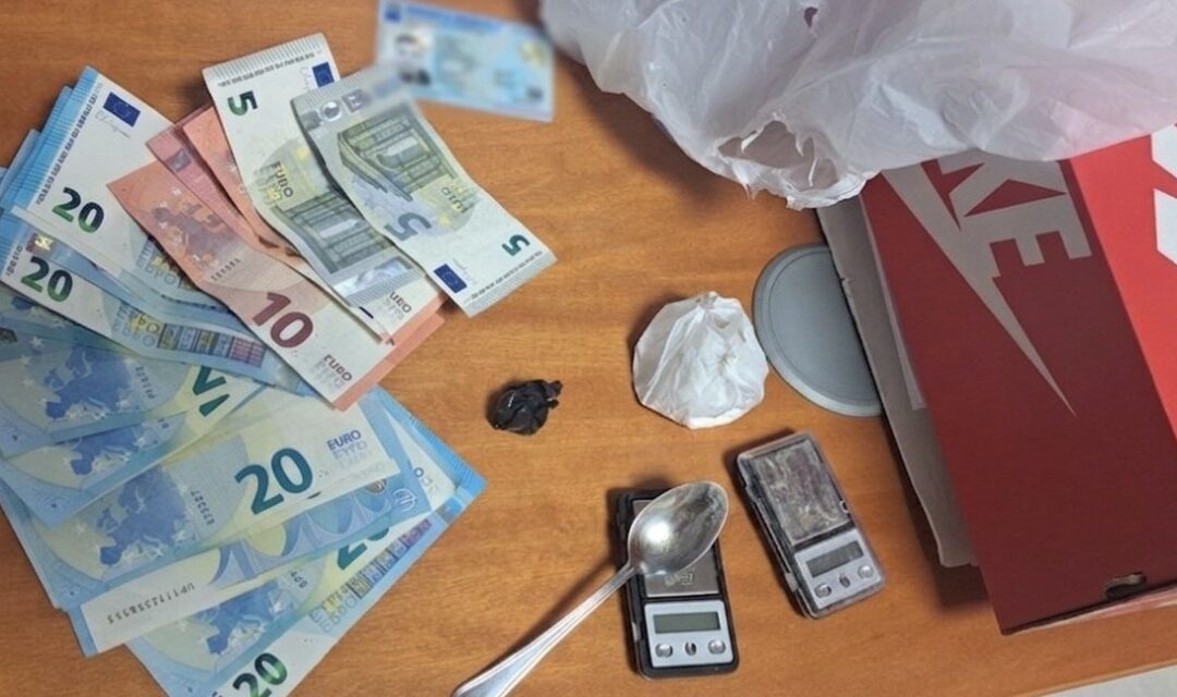 Blitz dei Carabinieri in un pub del Feltrino: arrestato mentre tenta di disfarsi della cocaina nei servizi igienici
