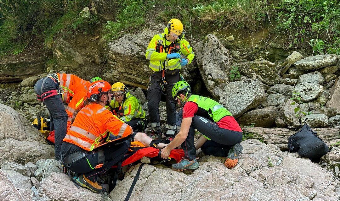 Giornata di soccorsi in montagna nel Bellunese: dieci interventi tra escursionisti in difficoltà, cadute e traumi