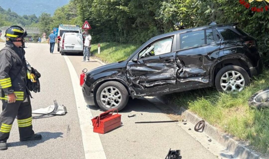 Scontro tra due auto sulla SS51 a Cadola di Ponte nelle Alpi: un ferito, due ore di operazioni