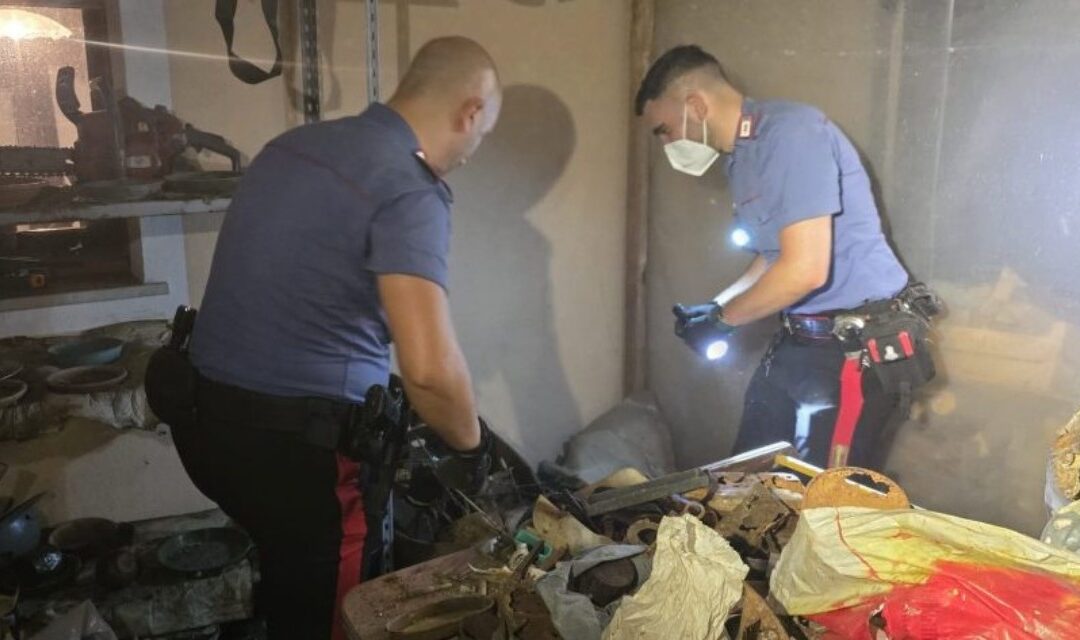 Ordigni bellici inesplosi e due chili di marijuana: blitz dei Carabinieri di Feltre, un arresto