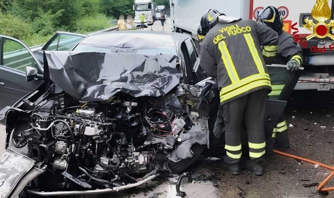 Incidente mortale sulla SR348 a Setteville: muore il conducente incastrato nell’abitacolo
