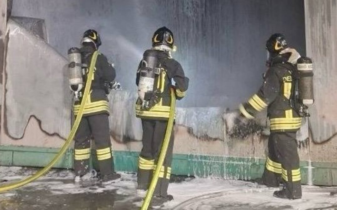 Longarone, incendio in un impianto di recupero rifiuti