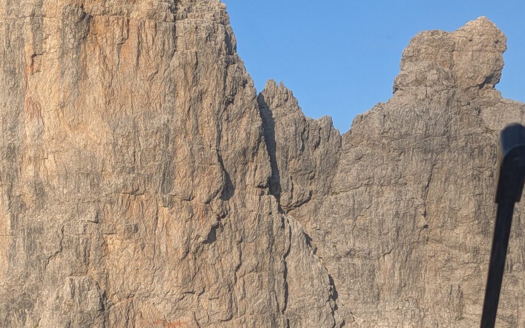 Corde incastrate sul Campanile di Toro: recuperati due alpinisti con l’elisoccorso Falco 1