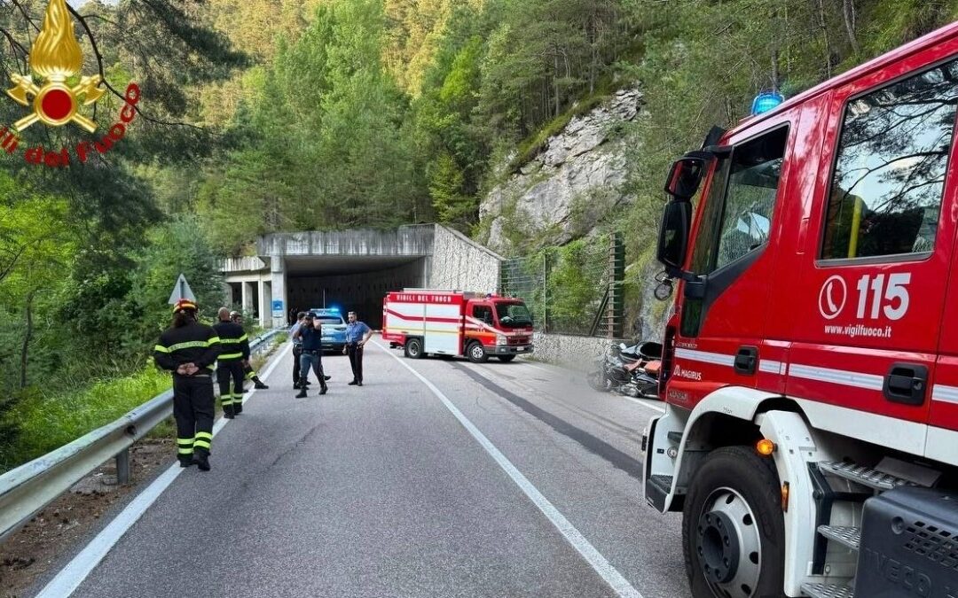 Val di Zoldo, tragico incidente a Pontesei: esce di strada con il sidecar, muore il conducente