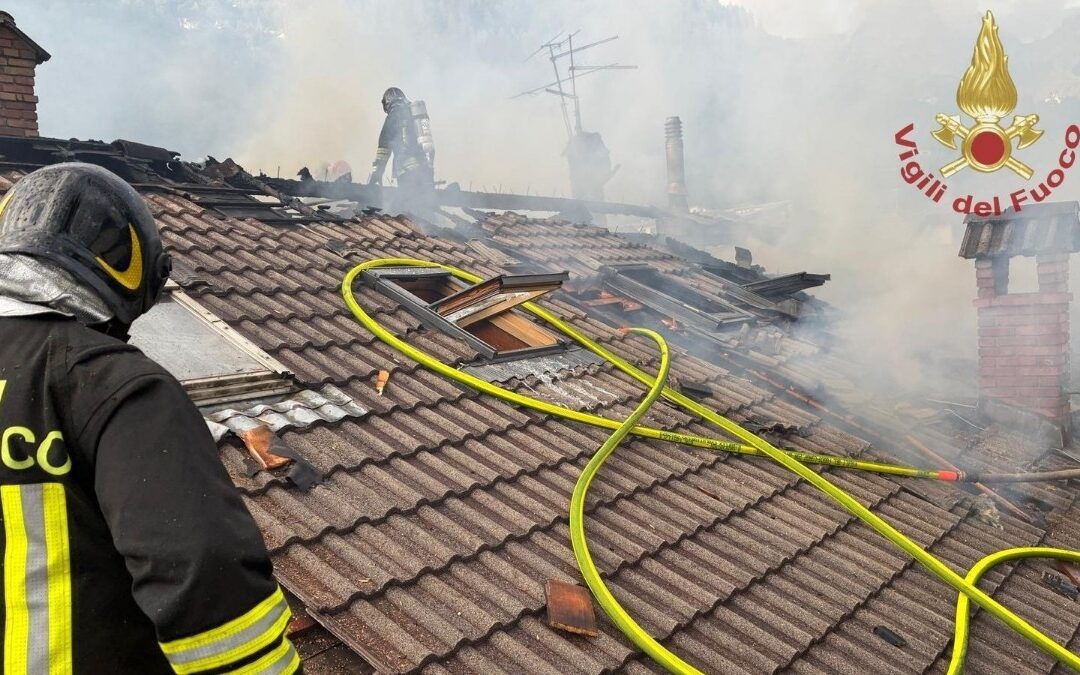Agordo, incendio in un edificio adiacente alla chiesa