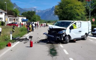 Incidente a Dussano di Santa Giustina: scontro tra auto e moto sulla SP2, muore un motociclista