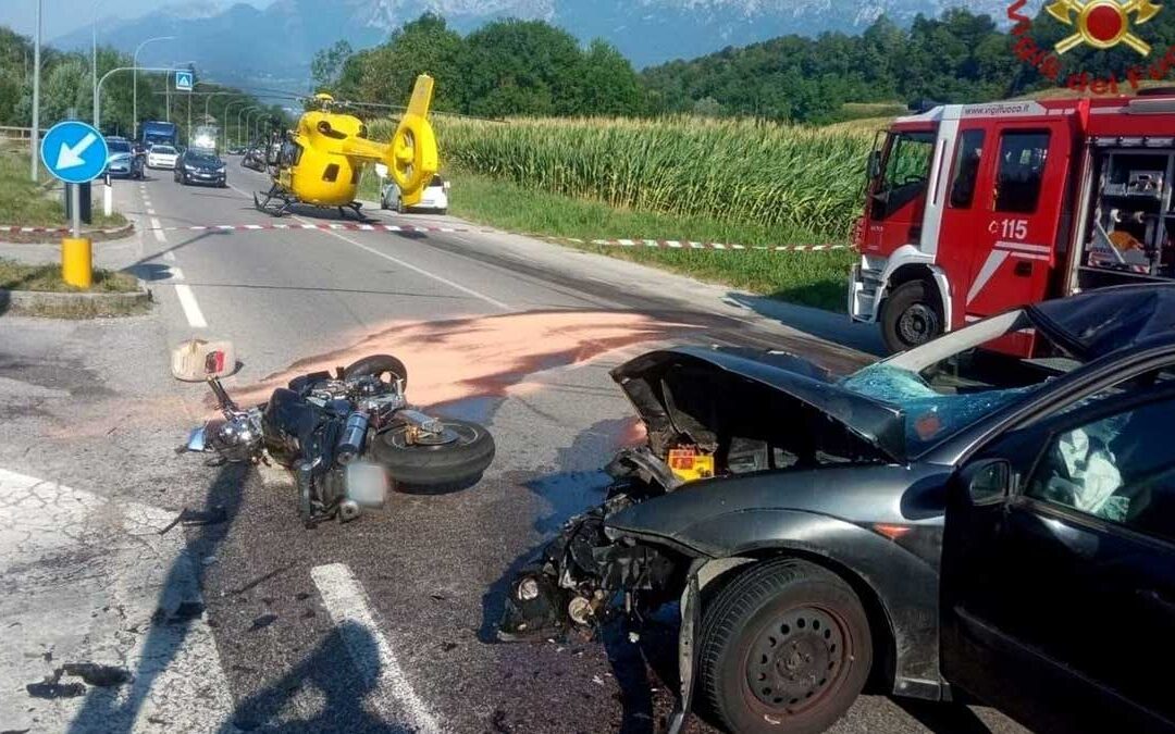 Belluno, tragico scontro tra auto e moto in via del Boscon: vittima un 46enne di Sospirolo