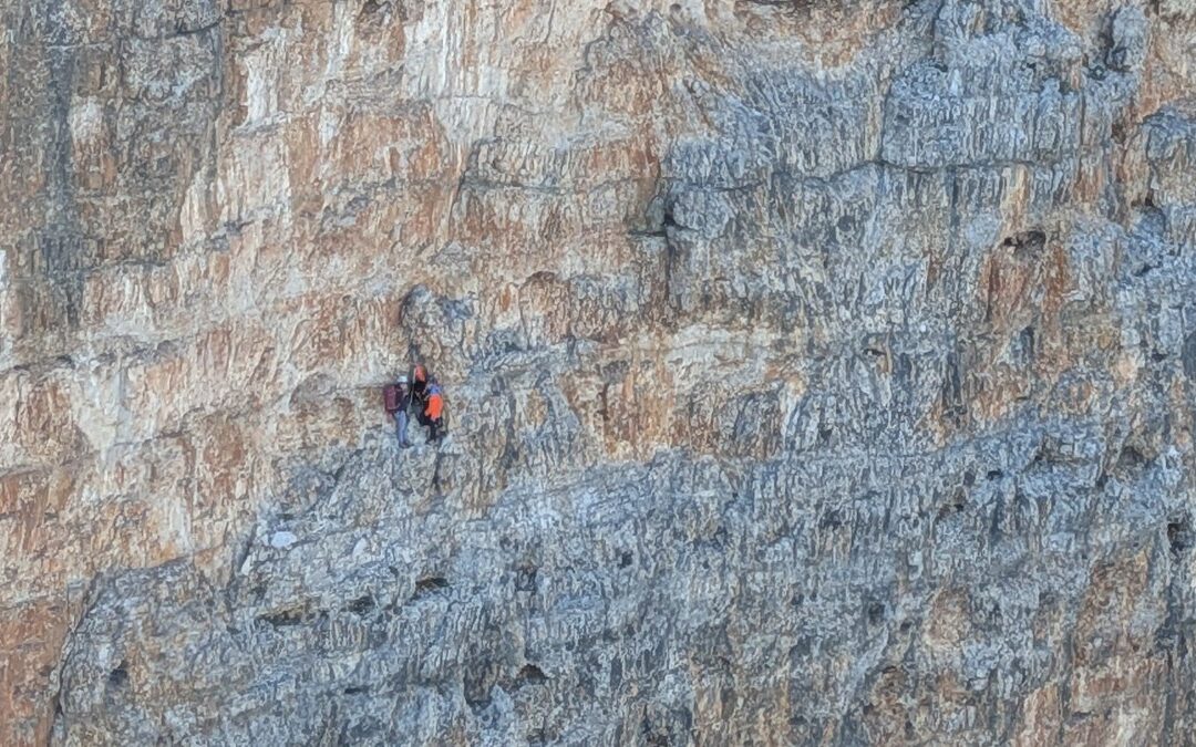 Alpinisti incrodati in Tofana di Rozes, recuperati con 90 metri di verricello