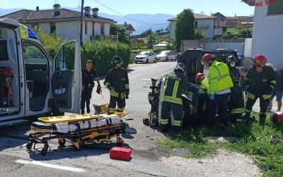 Incidente in via Agordo a Belluno: scontro tra microcar e moto, due feriti