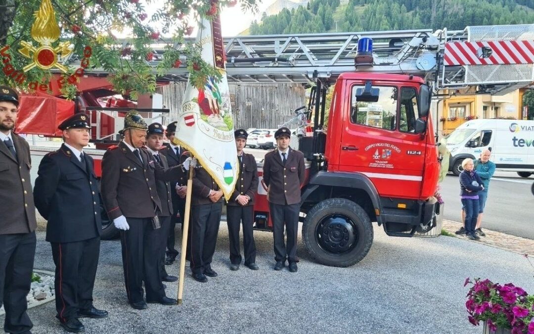 Arabba, nuova autoscala per i Vigili del Fuoco volontari: potenziata la sicurezza in alto Agordino