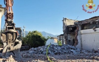 Belluno, doppio intervento dei Vigili del Fuoco: compattatore in fiamme a Sargnano e fuga di gas in via Vittorio Veneto