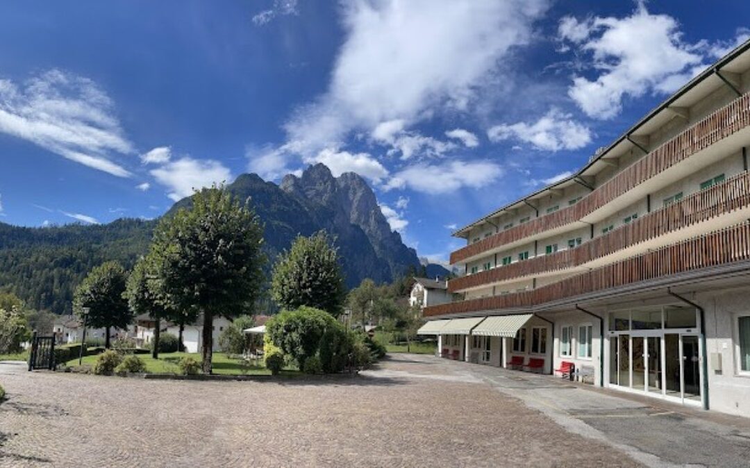 Taibon Agordino, 3,7 milioni per la Casa di soggiorno anziani: firmata la nuova convenzione con il Fondo Comuni Confinanti