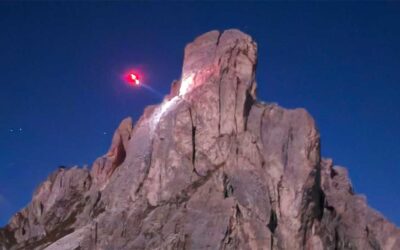 Ra Gusela, bloccati a 2.400 metri nella notte: recuperati due escursionisti in parete sopra Passo Giau