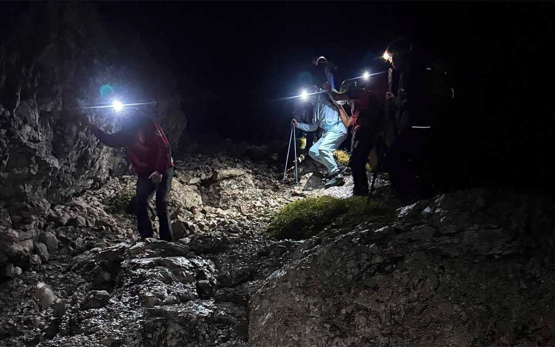 Padre e due figli bloccati nella notte vicino al Bivacco Vaccari: salvati dai soccorritori