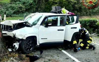 Incidente stradale a Quero: auto si schianta contro un albero a Setteville, tre feriti