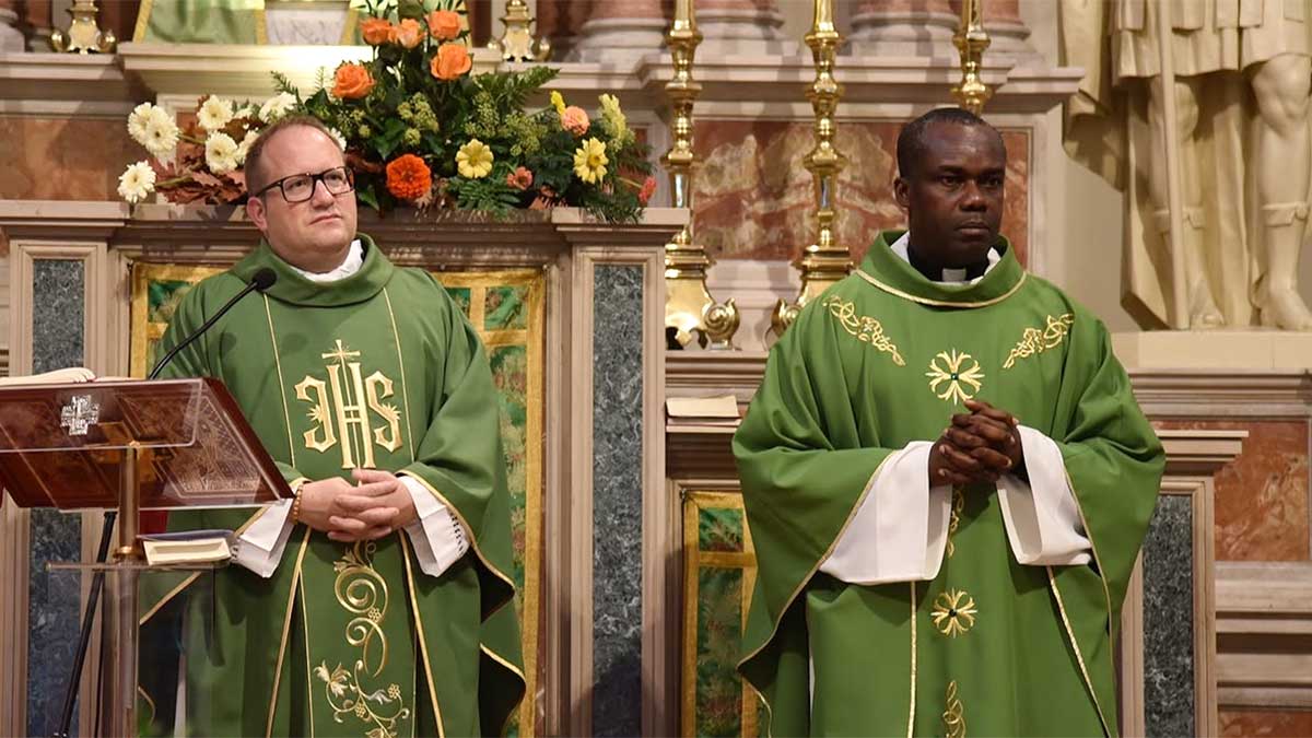 Nella foto Don Simone Ballis e Don Bartolomew Akpan
